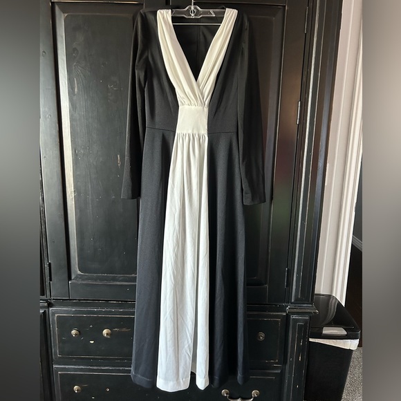 60s and 70s Vintage Classic V-neck Maxi Dress. Fits S-M, 6-10. - Picture 1 of 3